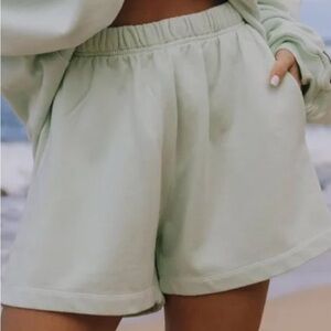 Set Active Light Green Shorts